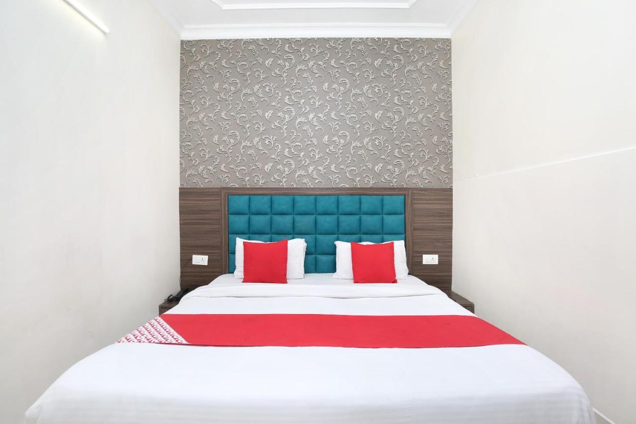 Oyo 12354 Hotel Sangreela Amritsar Exterior foto