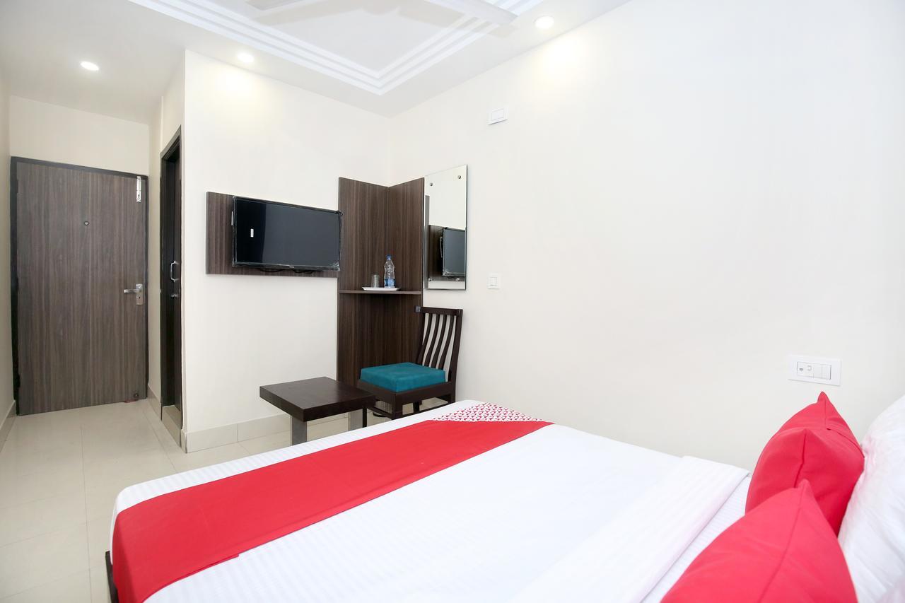 Oyo 12354 Hotel Sangreela Amritsar Exterior foto
